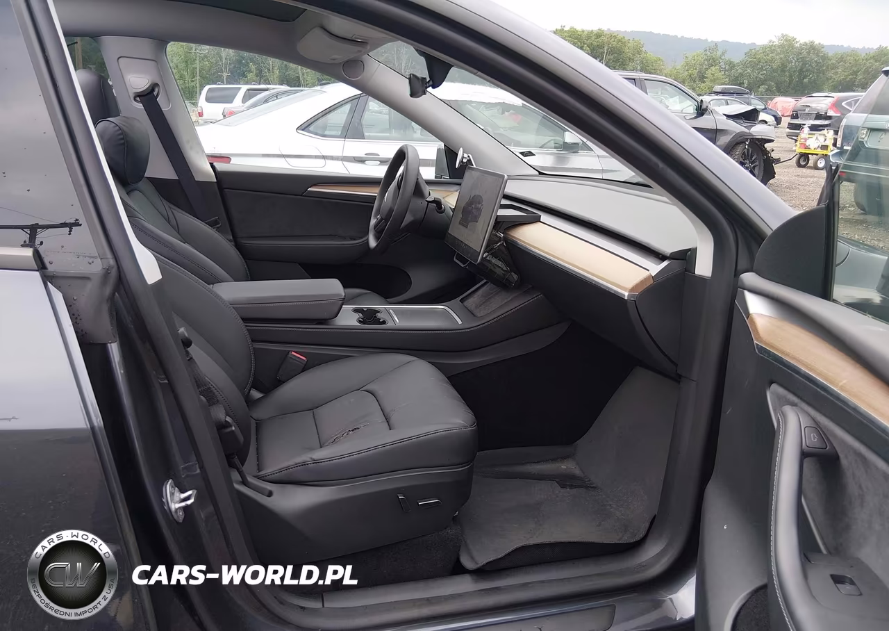 2023 Tesla Model Y VIN:7SAYGDEE9PF855580 - 5