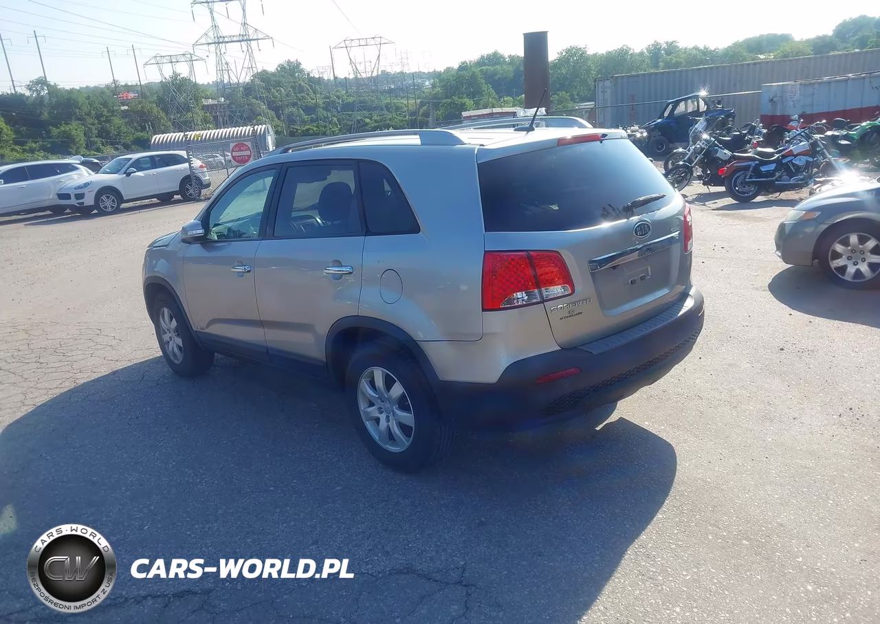 2013 Kia Sorento Lx VIN:5XYKTCA63DG335130 - 3