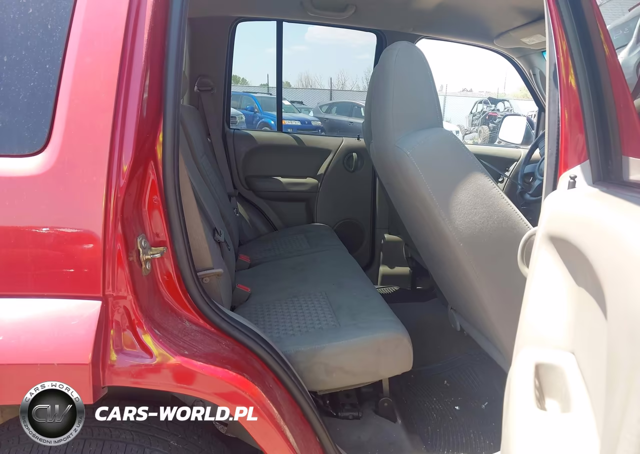 2007 Jeep Liberty Sport VIN:1J8GK48K87W699898 - 8