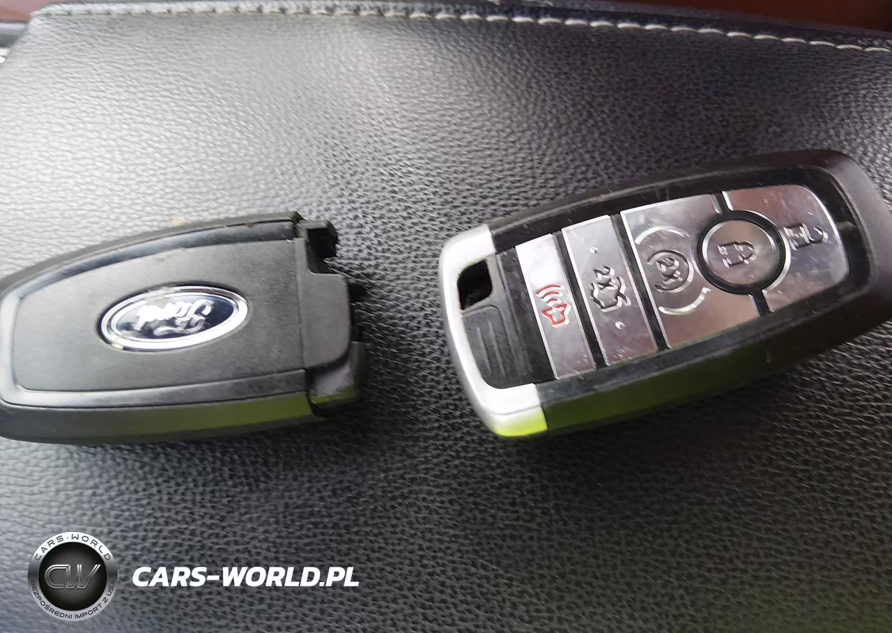 2019 Ford Fusion Energi Titanium VIN:3FA6P0SU7KR258613 - 11