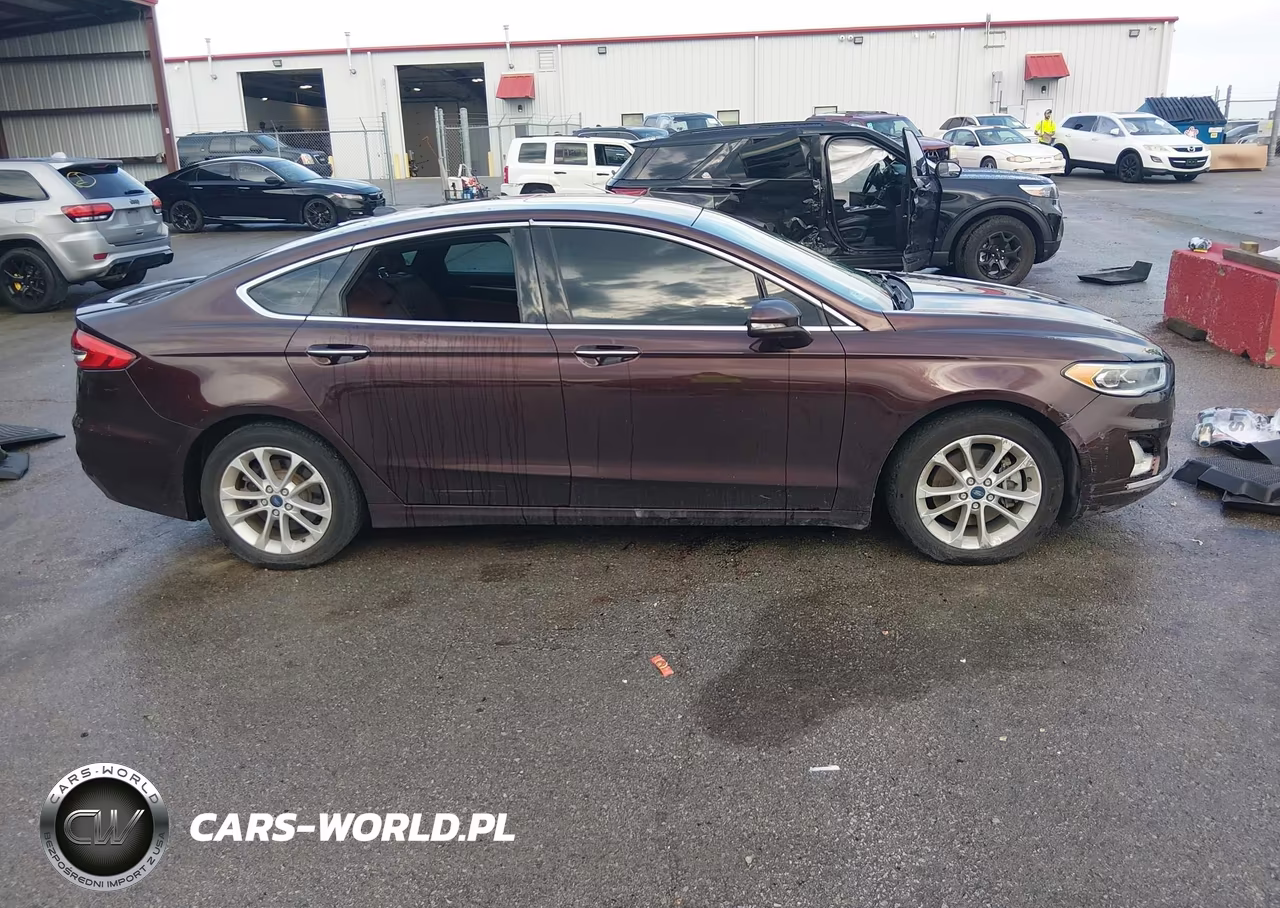 2019 Ford Fusion Energi Titanium VIN:3FA6P0SU7KR258613 - 13