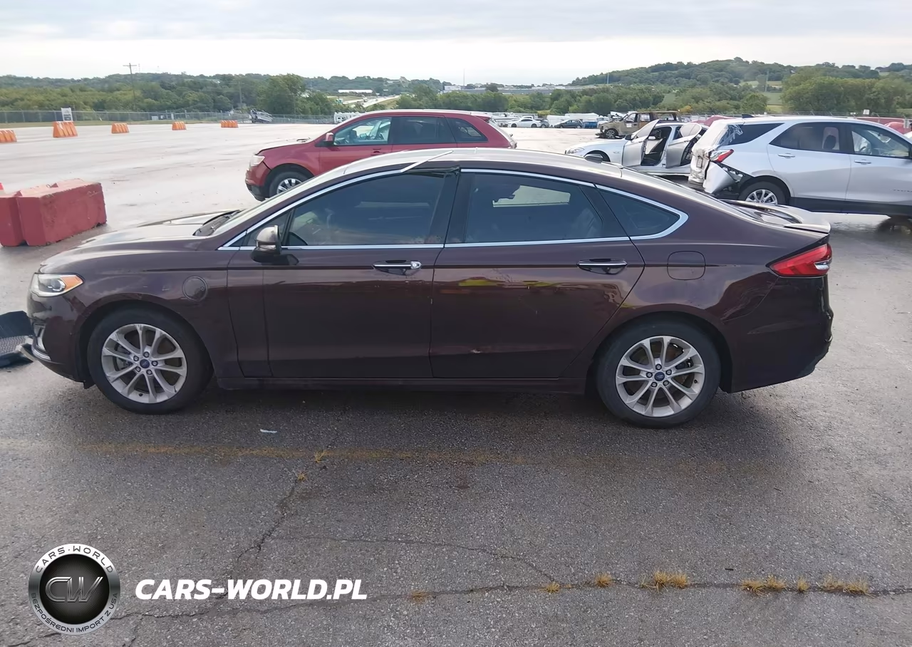 2019 Ford Fusion Energi Titanium VIN:3FA6P0SU7KR258613 - 14