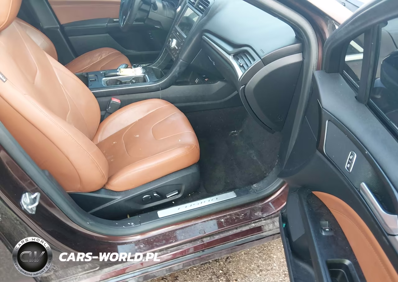 2019 Ford Fusion Energi Titanium VIN:3FA6P0SU7KR258613 - 5