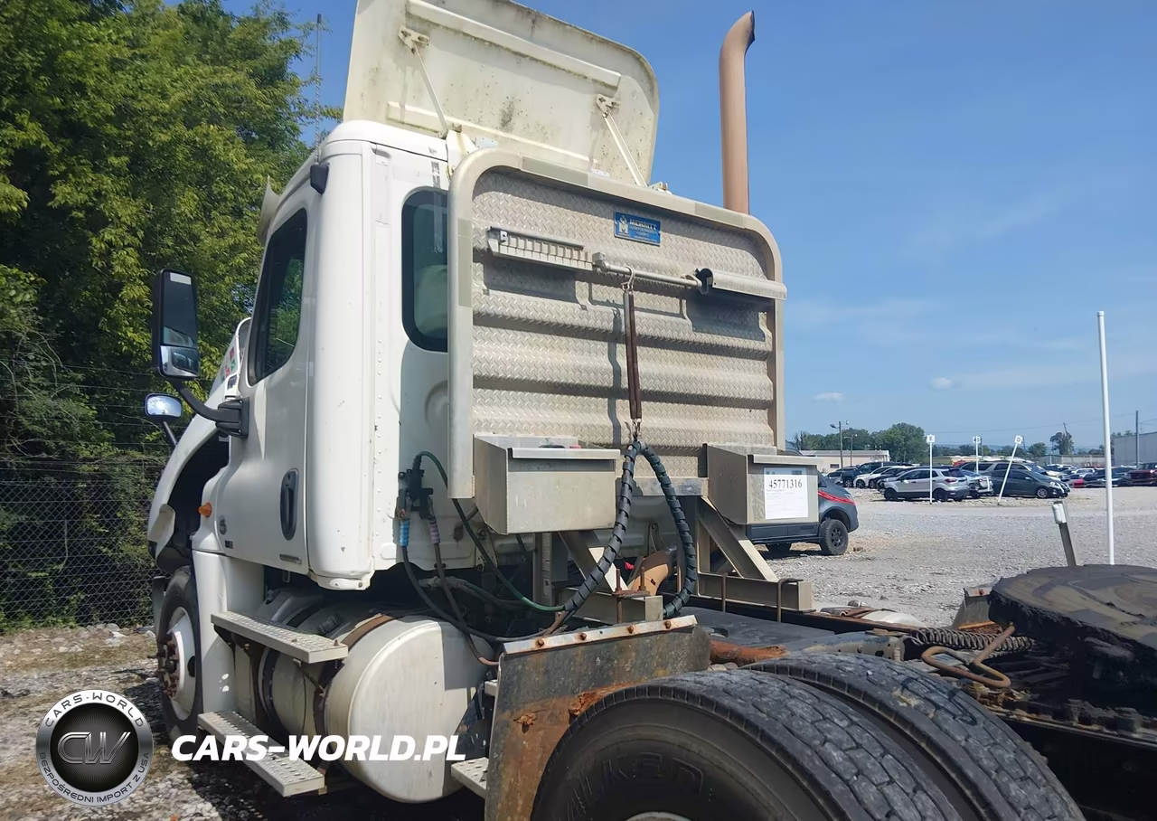 2011 Freightliner Cascadia 125 VIN:1FUJGEDV7BSAY8227 - 15