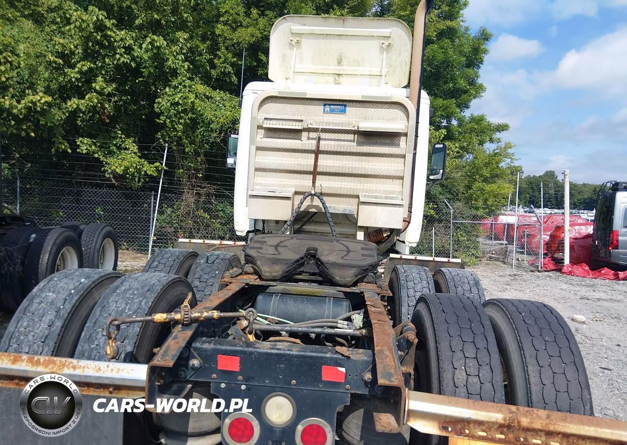 2011 Freightliner Cascadia 125 VIN:1FUJGEDV7BSAY8227 - 16