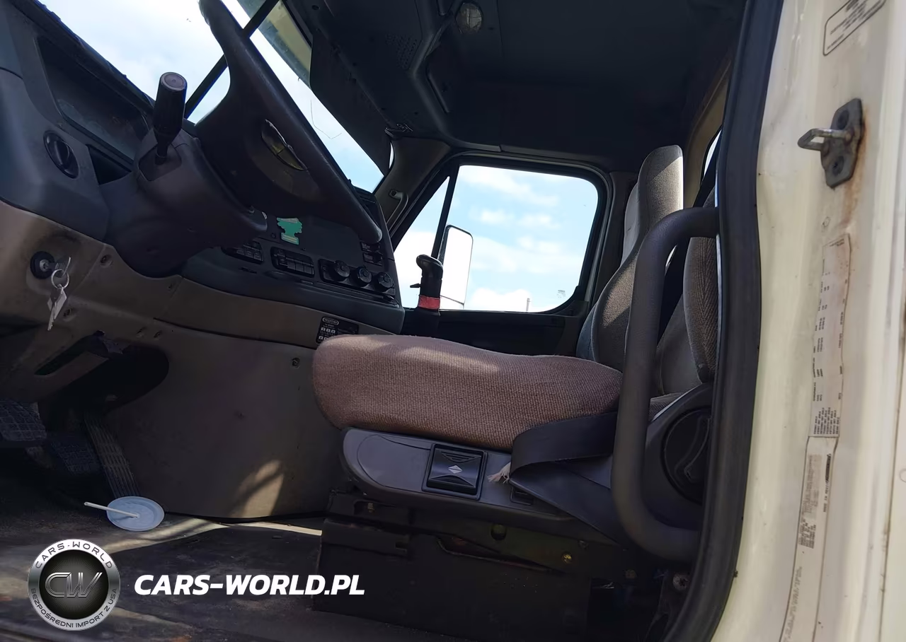 2011 Freightliner Cascadia 125 VIN:1FUJGEDV7BSAY8227 - 7