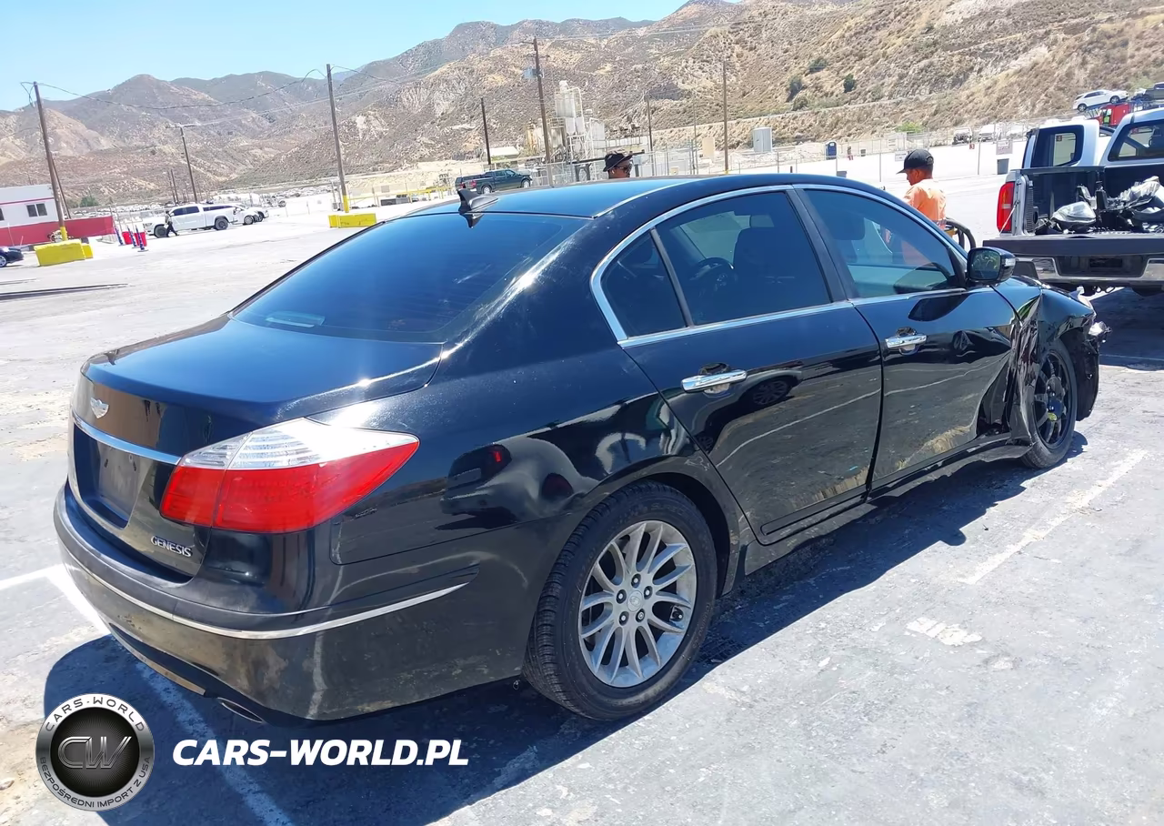 2011 Hyundai Genesis 3.8 VIN:KMHGC4DE8BU115732 - 4
