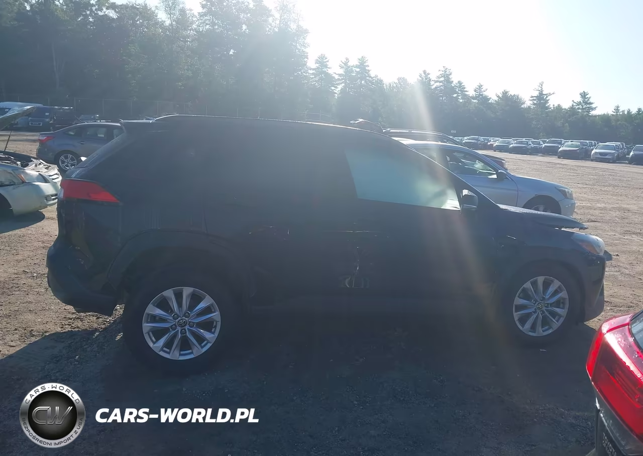 2023 Toyota Corolla Cross Le VIN:7MUCAABG6PV047718 - 13