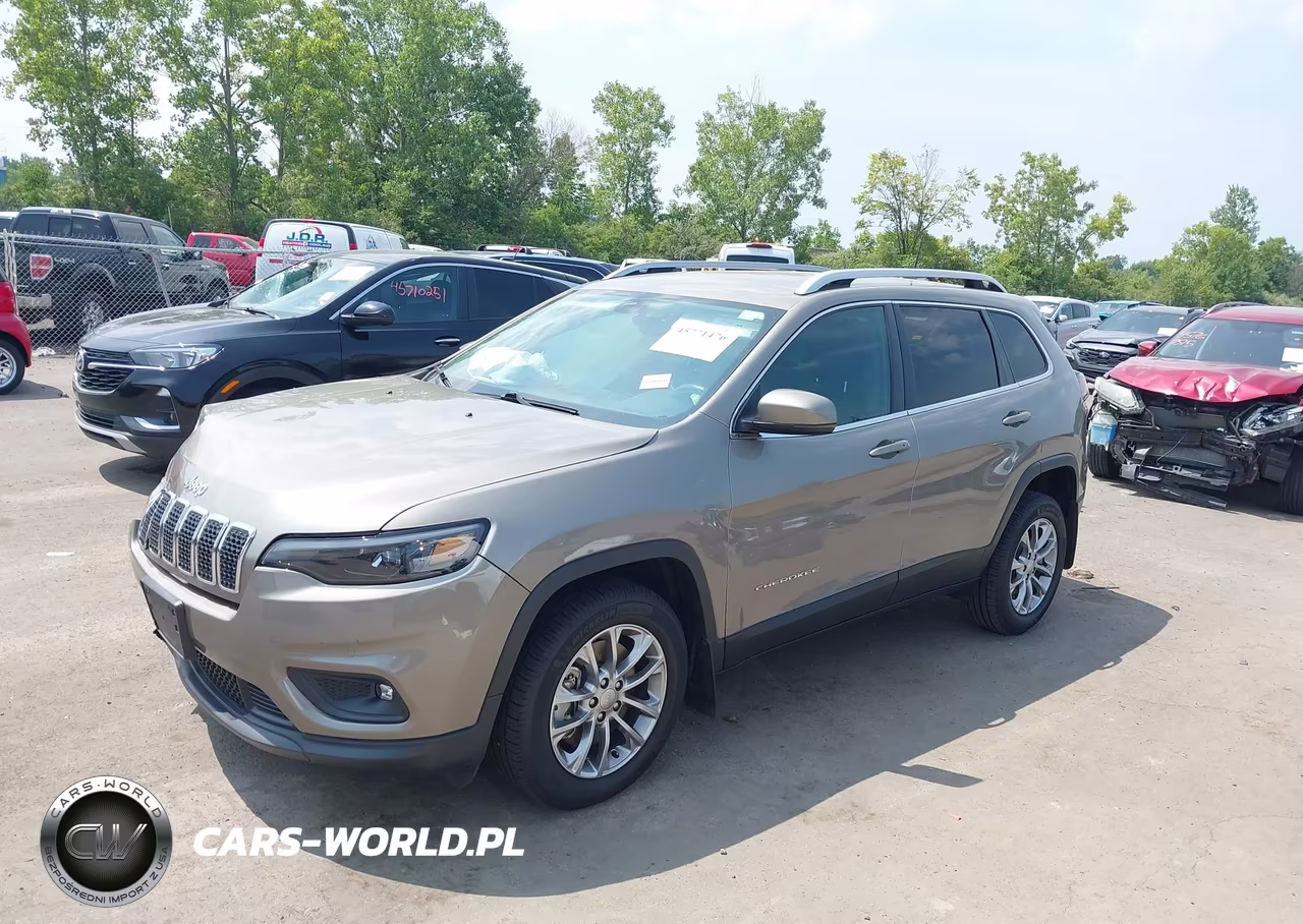 2019 Jeep Cherokee Latitude Plus Fwd VIN:1C4PJLLXXKD243588 - 2
