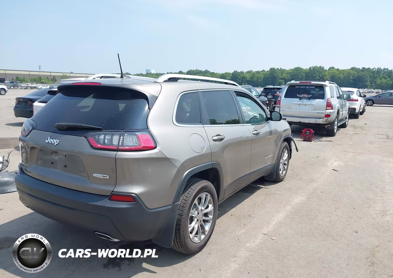 2019 Jeep Cherokee Latitude Plus Fwd VIN:1C4PJLLXXKD243588 - 4