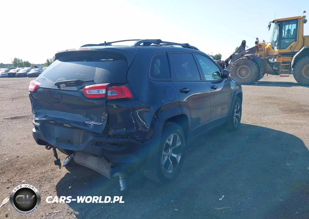 2016 Jeep Cherokee Trailhawk VIN:1C4PJMBS2GW242121 - 4