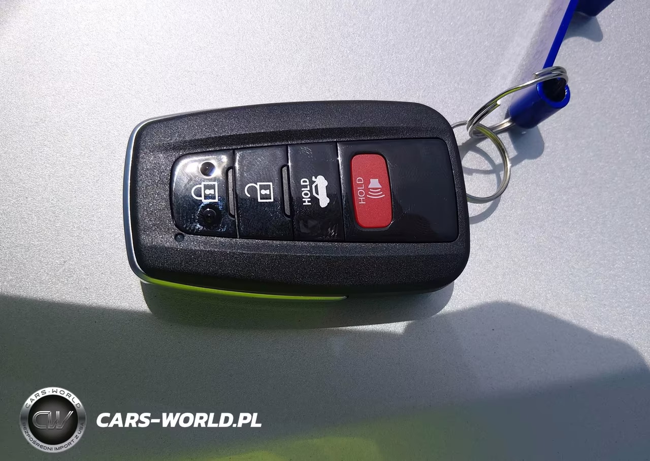 2018 Toyota Camry Le VIN:4T1B11HK7JU520610 - 11