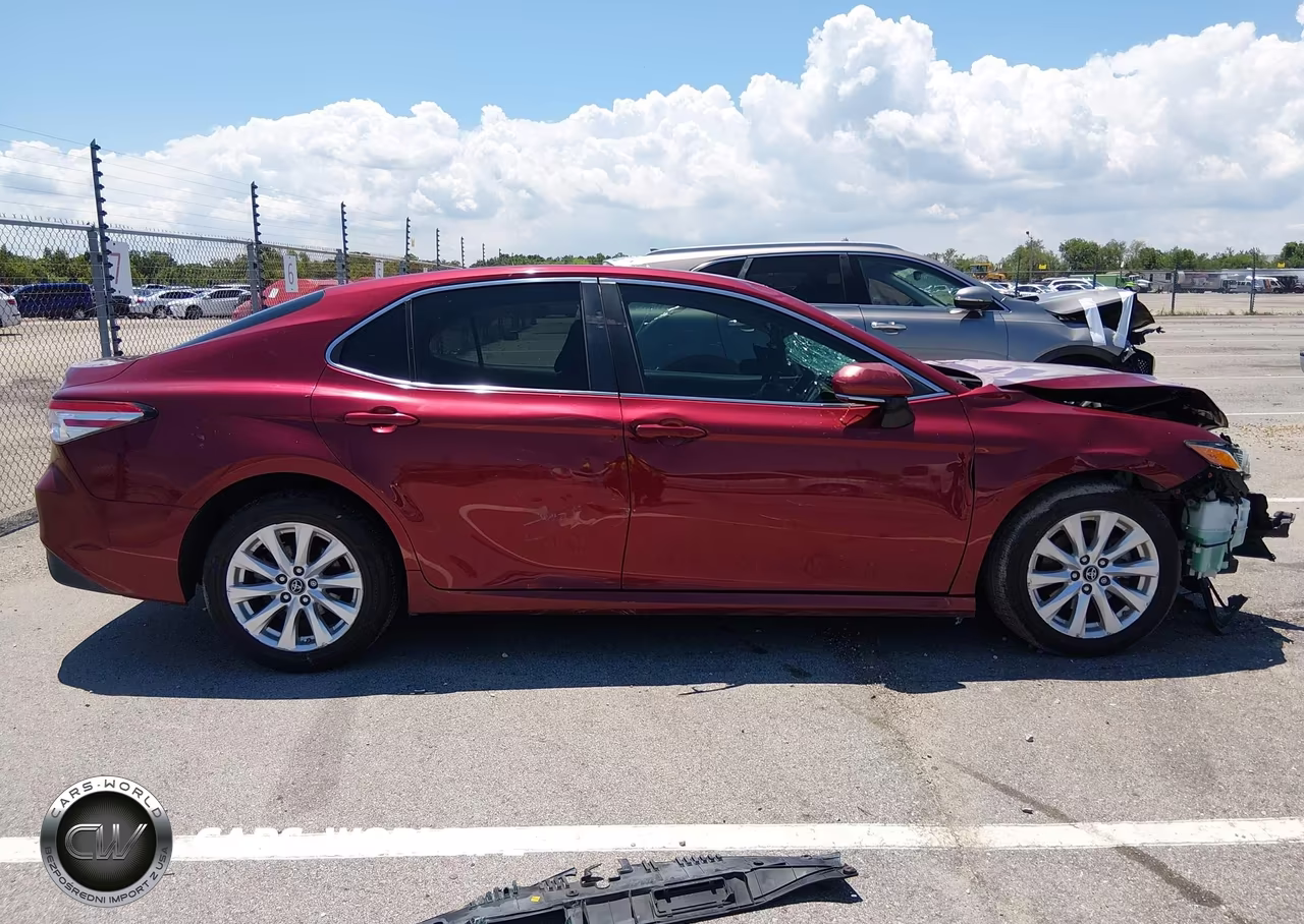 2018 Toyota Camry Le VIN:4T1B11HK7JU520610 - 13