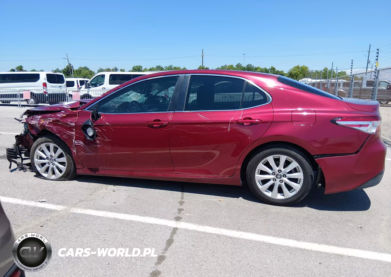 2018 Toyota Camry Le VIN:4T1B11HK7JU520610 - 14