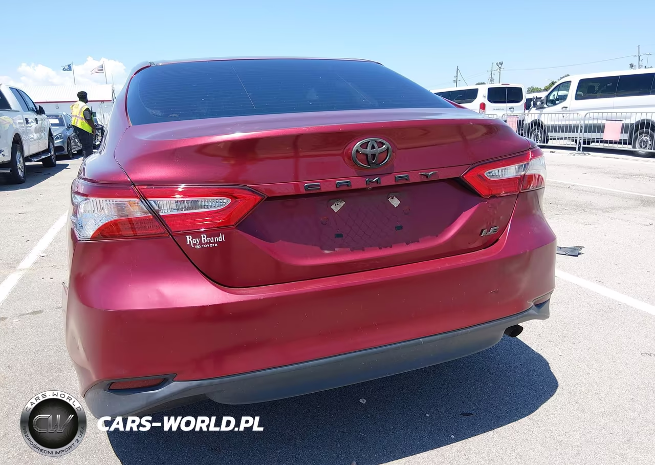 2018 Toyota Camry Le VIN:4T1B11HK7JU520610 - 16