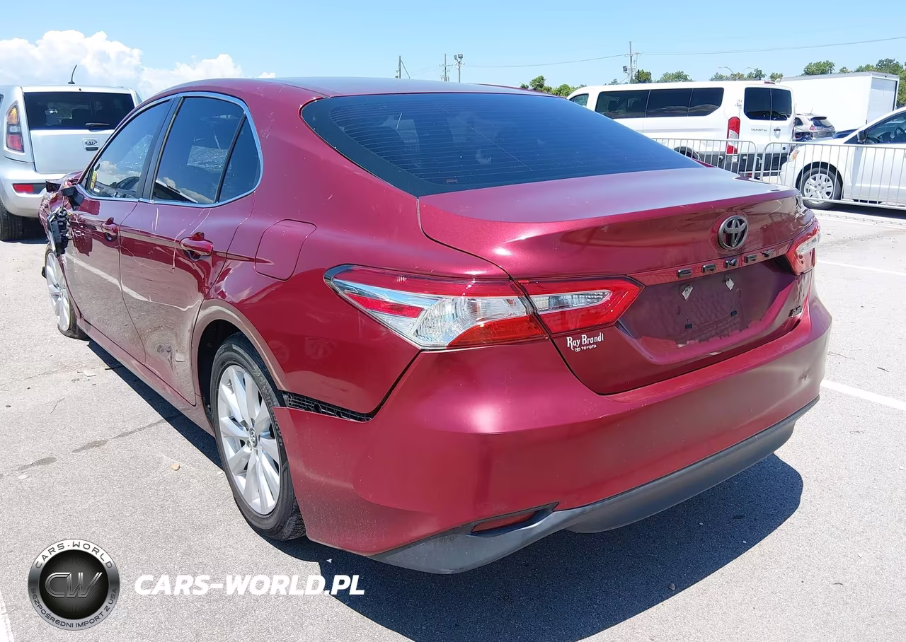 2018 Toyota Camry Le VIN:4T1B11HK7JU520610 - 3