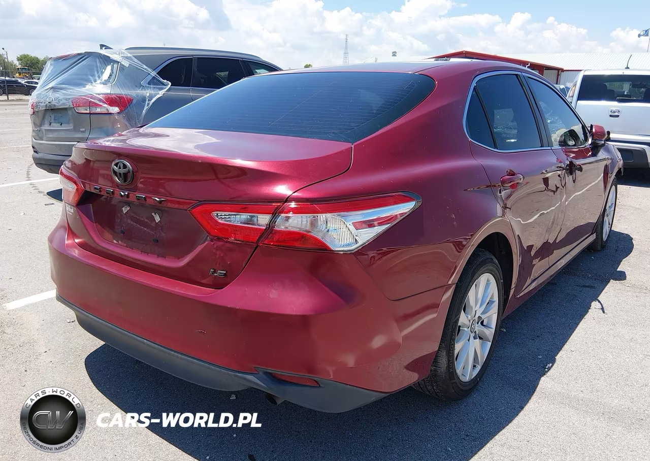 2018 Toyota Camry Le VIN:4T1B11HK7JU520610 - 4