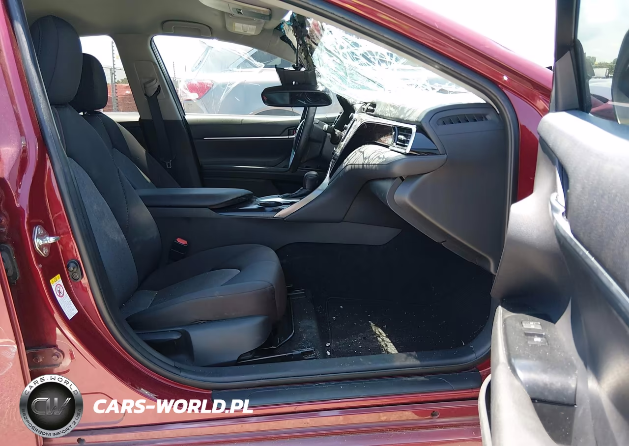 2018 Toyota Camry Le VIN:4T1B11HK7JU520610 - 5