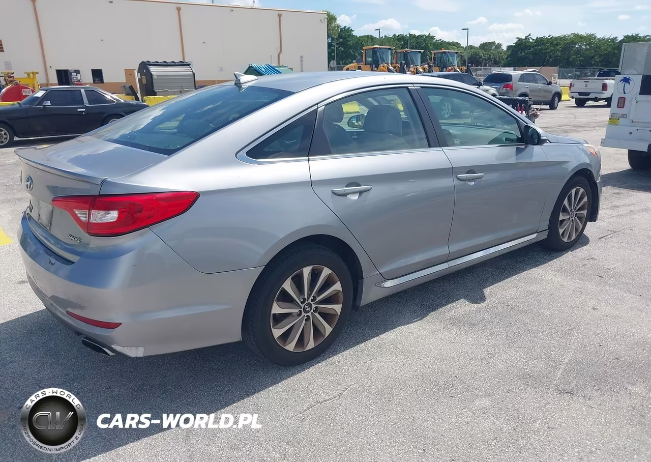 2016 Hyundai Sonata Sport VIN:5NPE34AF5GH289297 - 4