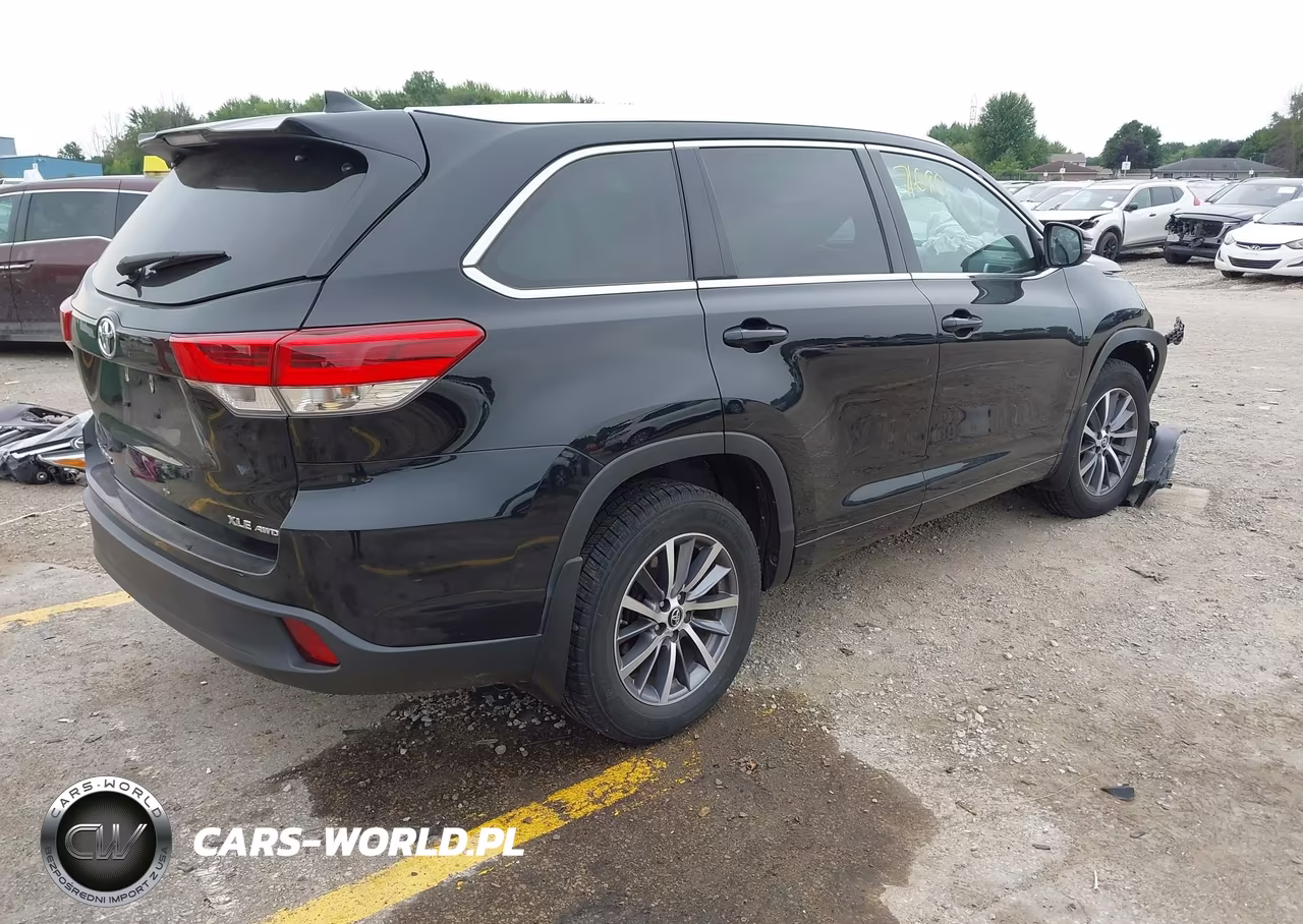 2017 Toyota Highlander Xle VIN:5TDJZRFH8HS465162 - 4