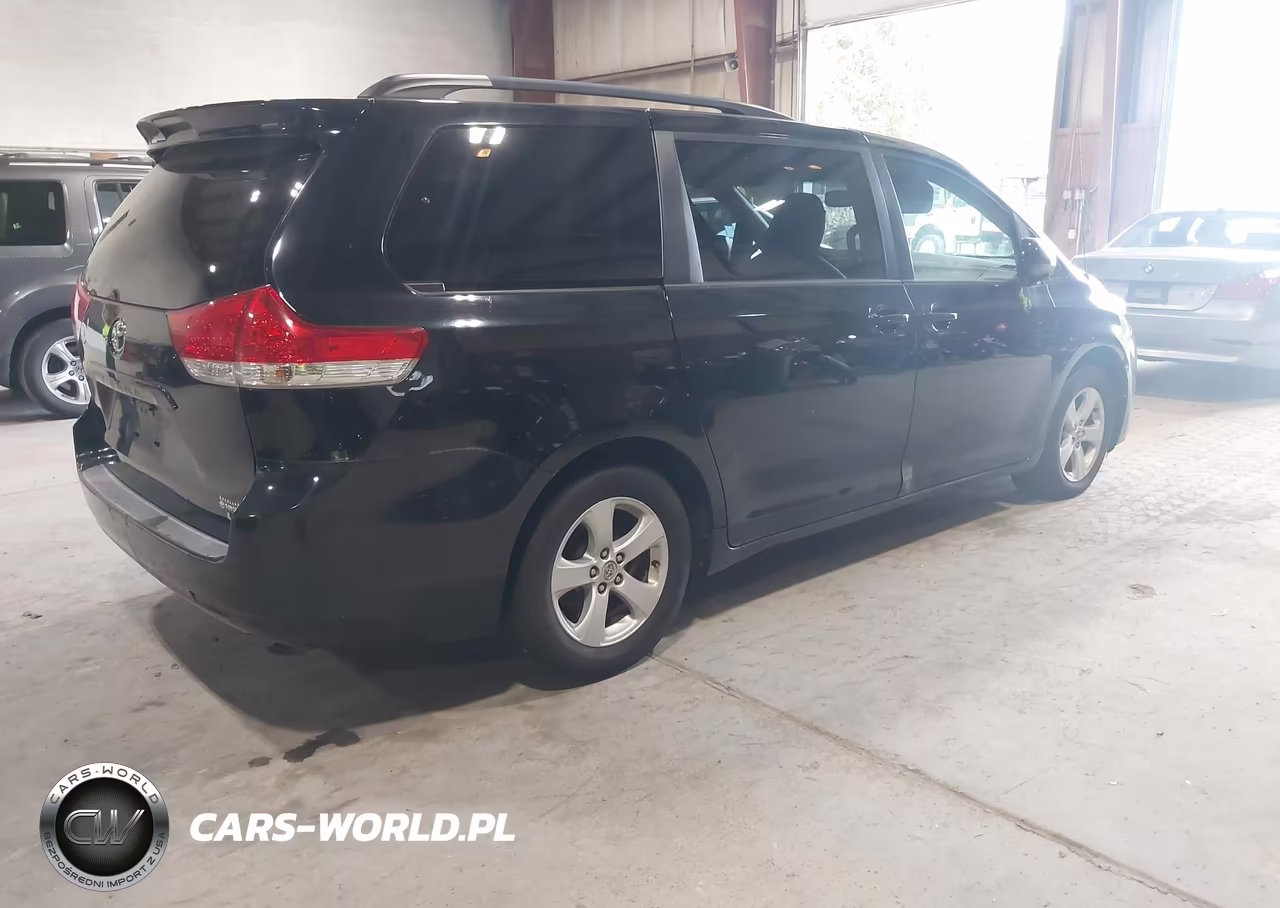 2014 Toyota Sienna Le V6 8 Passenger VIN:5TDKK3DC6ES420729 - 4