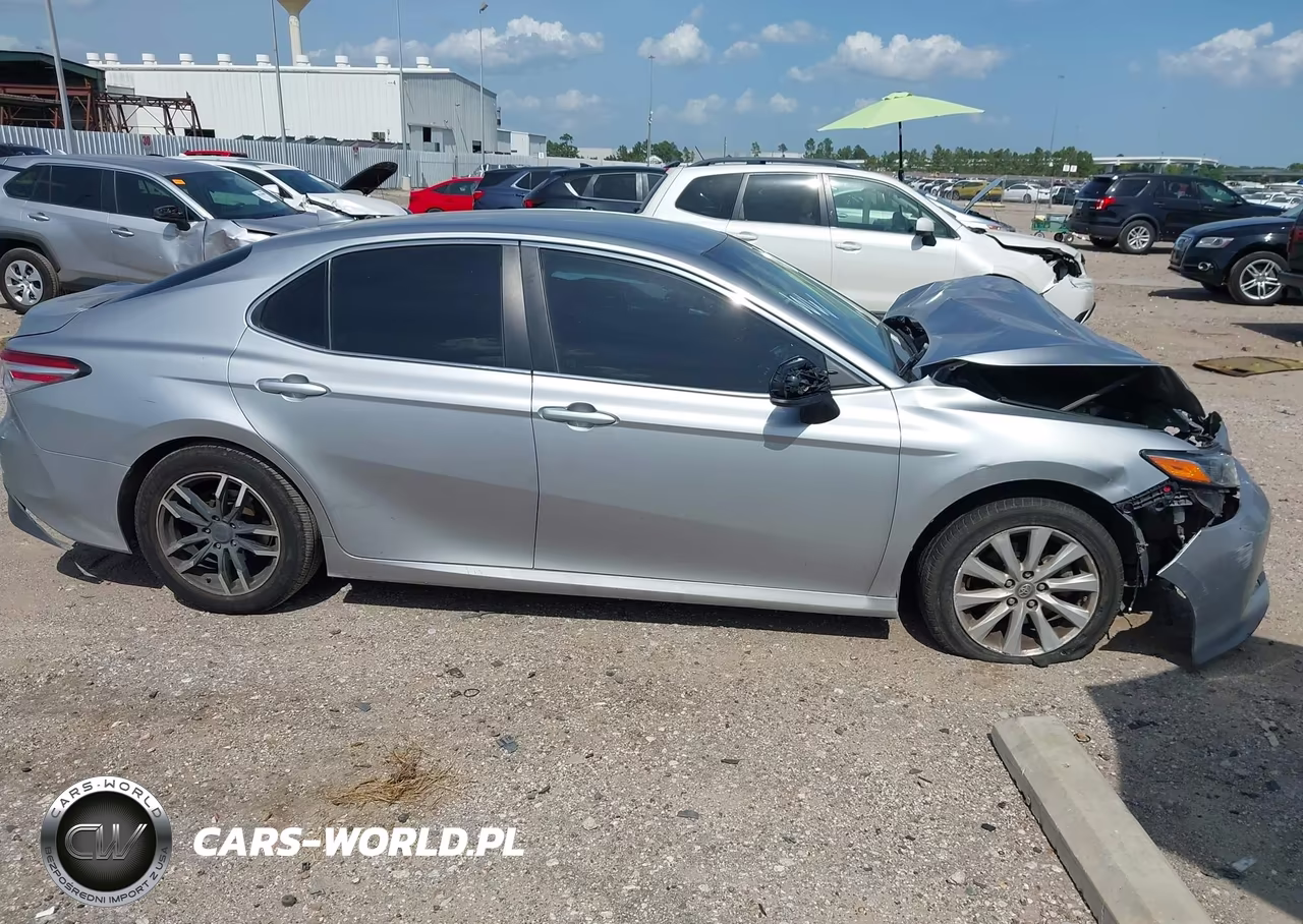 2019 Toyota Camry Le VIN:4T1B11HK2KU167338 - 13