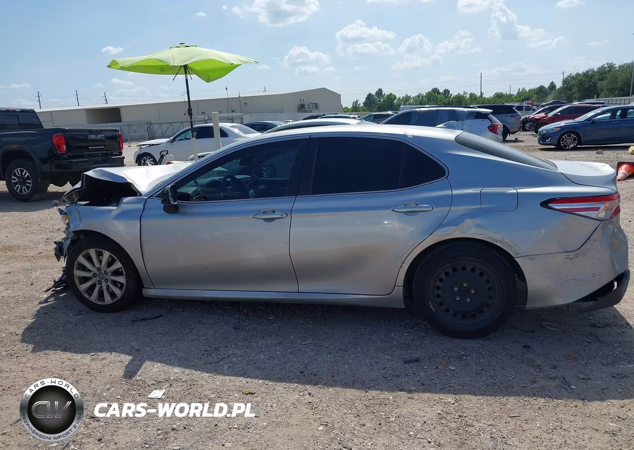2019 Toyota Camry Le VIN:4T1B11HK2KU167338 - 14