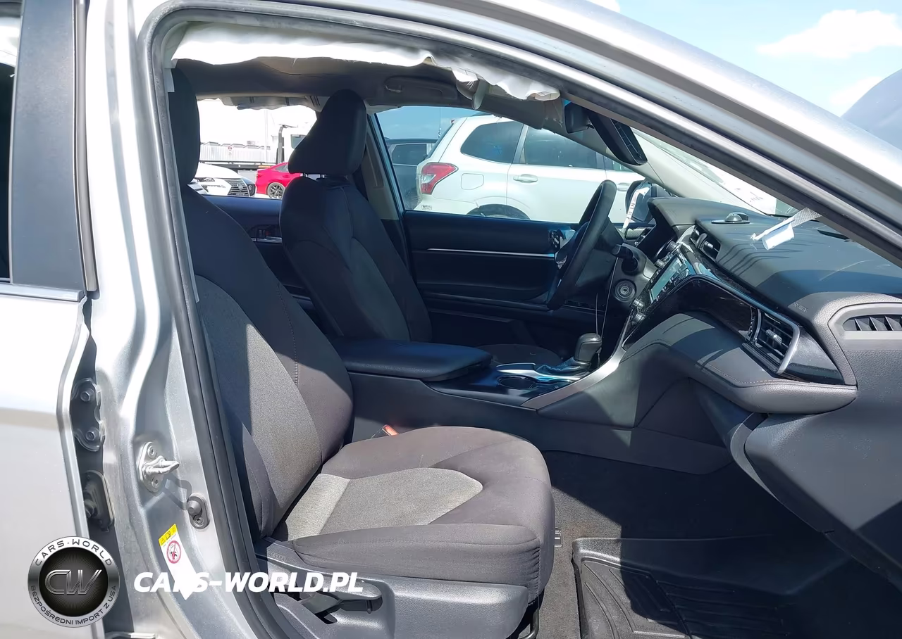 2019 Toyota Camry Le VIN:4T1B11HK2KU167338 - 17