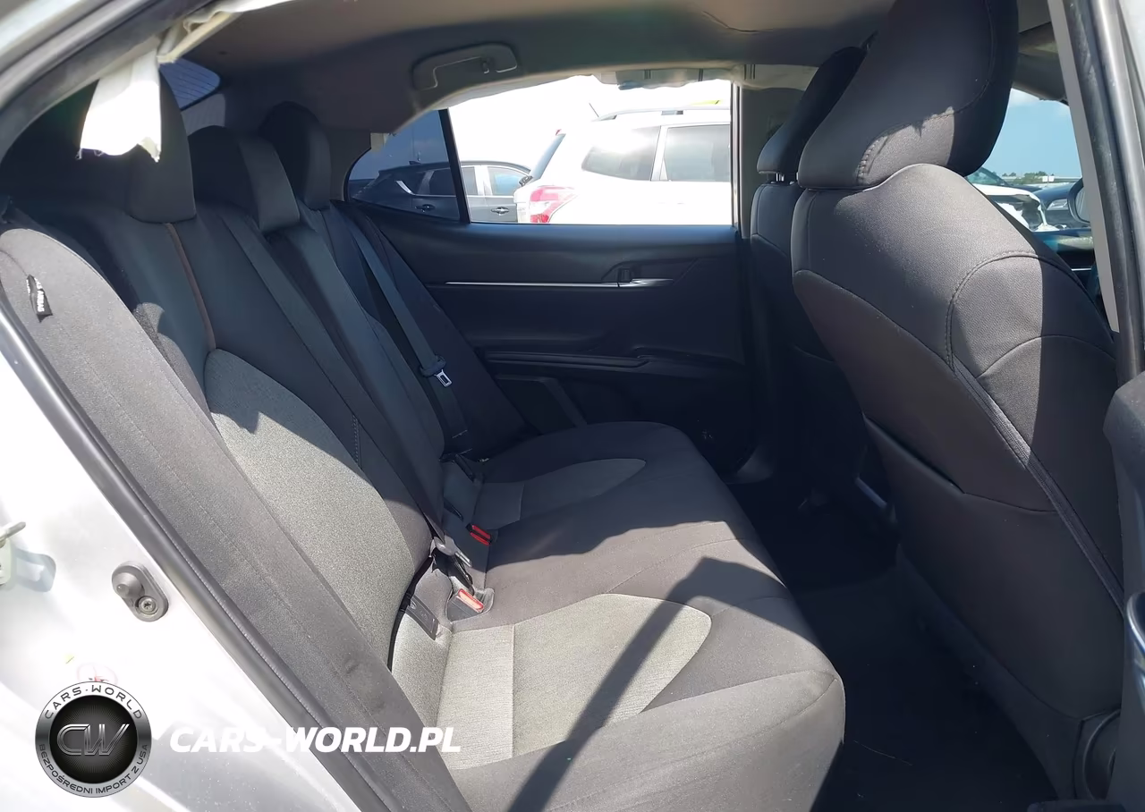 2019 Toyota Camry Le VIN:4T1B11HK2KU167338 - 18