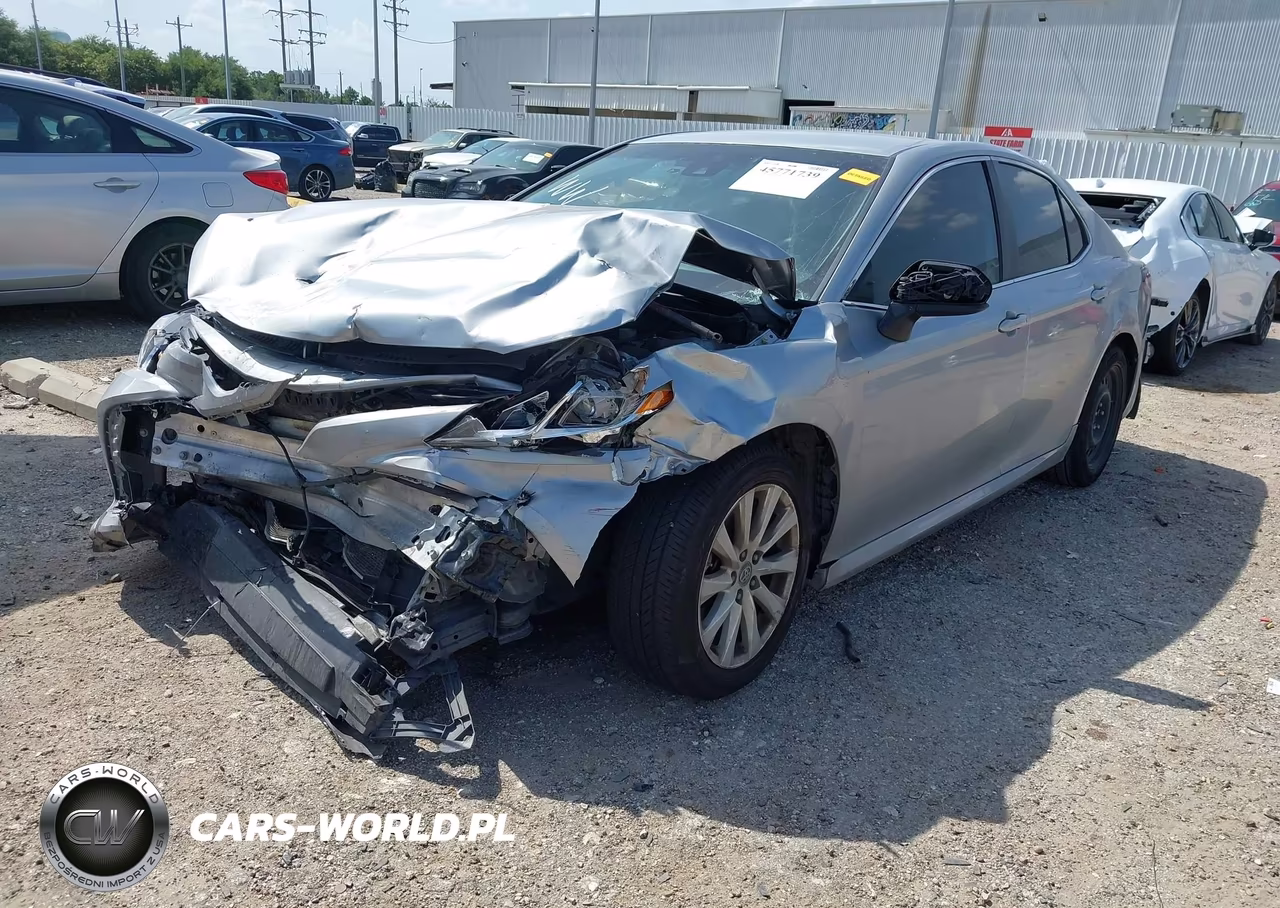 2019 Toyota Camry Le VIN:4T1B11HK2KU167338 - 2