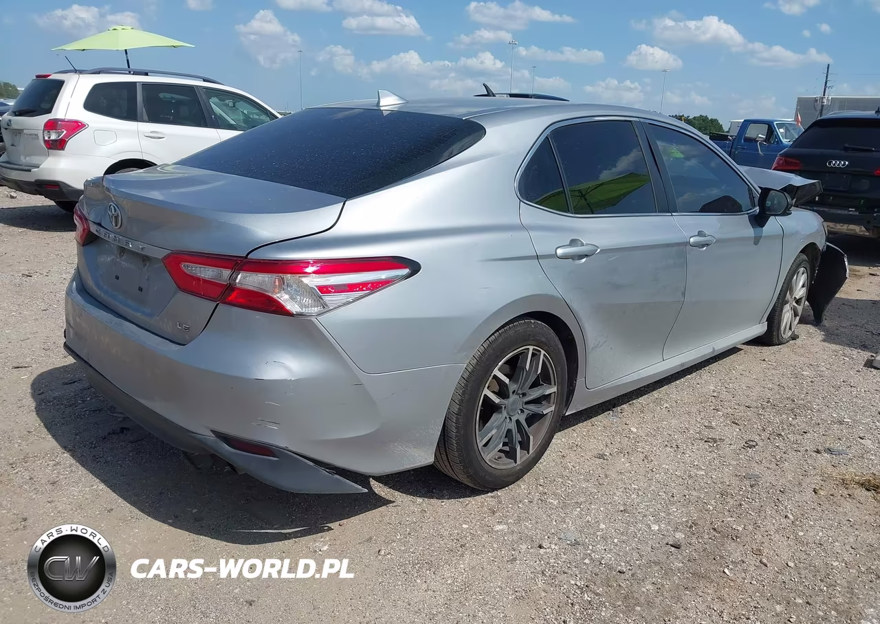 2019 Toyota Camry Le VIN:4T1B11HK2KU167338 - 4