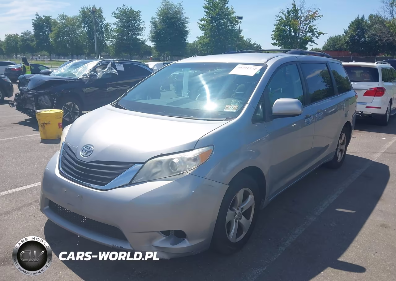 2013 Toyota Sienna Le V6 8 Passenger VIN:5TDKK3DC9DS323815 - 2