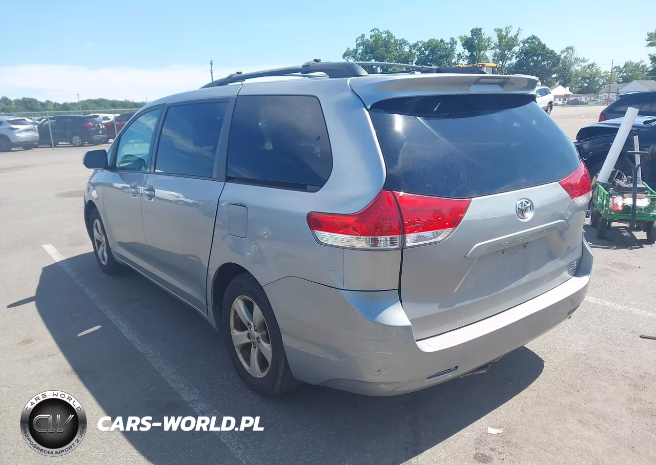 2013 Toyota Sienna Le V6 8 Passenger VIN:5TDKK3DC9DS323815 - 3