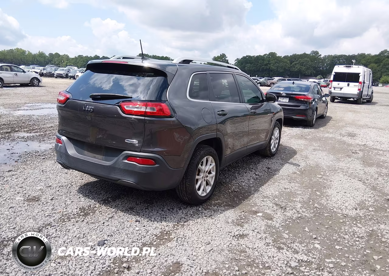 2016 Jeep Cherokee Latitude VIN:1C4PJLCB8GW171466 - 4