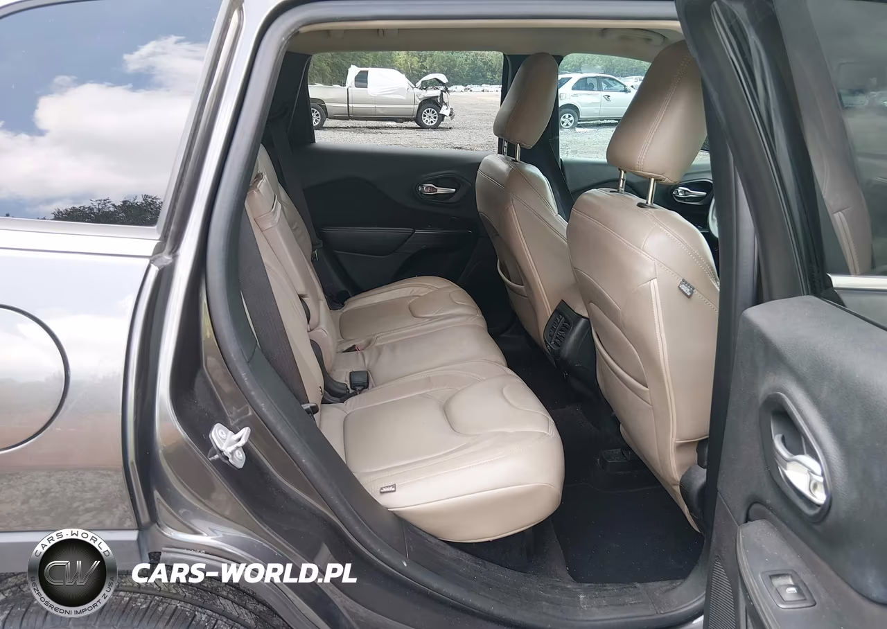 2016 Jeep Cherokee Latitude VIN:1C4PJLCB8GW171466 - 8