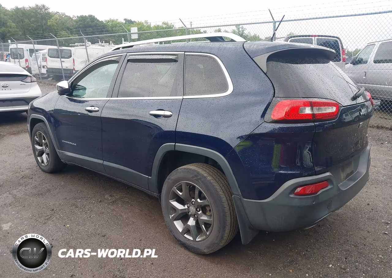 2015 Jeep Cherokee Latitude VIN:1C4PJLCBXFW662863 - 3