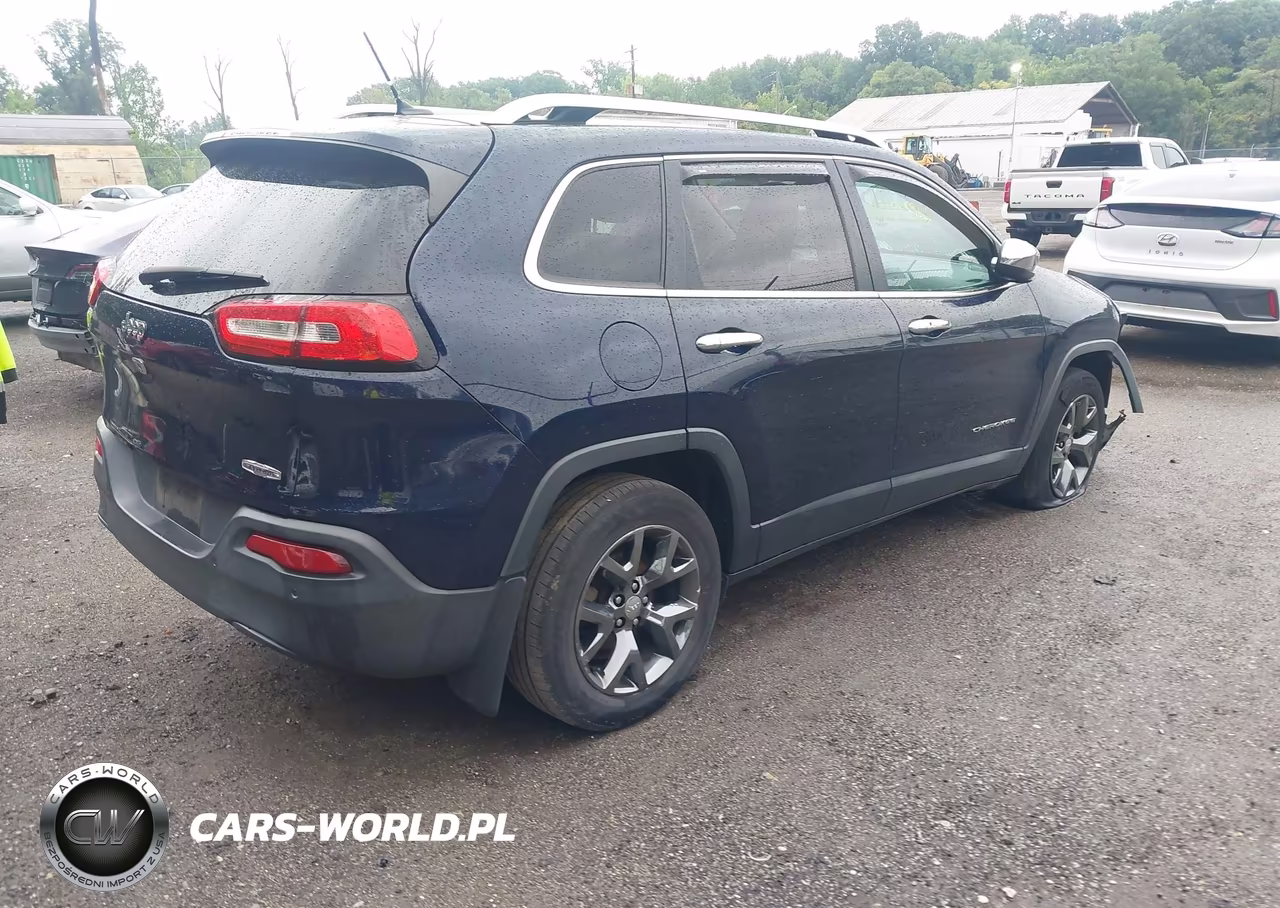 2015 Jeep Cherokee Latitude VIN:1C4PJLCBXFW662863 - 4