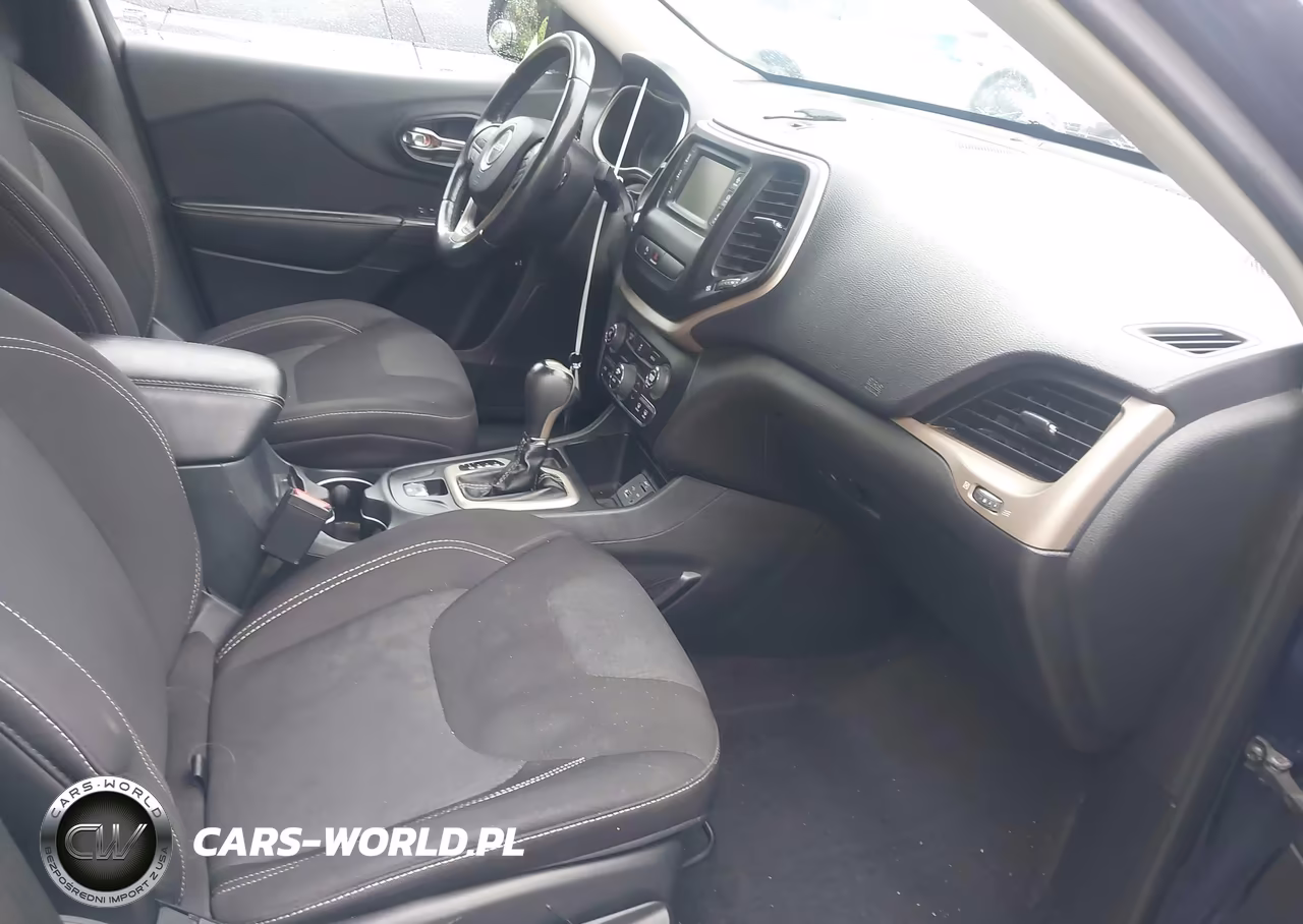 2015 Jeep Cherokee Latitude VIN:1C4PJLCBXFW662863 - 5