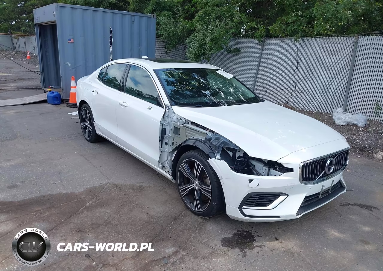 2022 Volvo S60 Recharge Plug-In Hybrid T8 Inscription Extended Range – zdjęcie 1 z 18