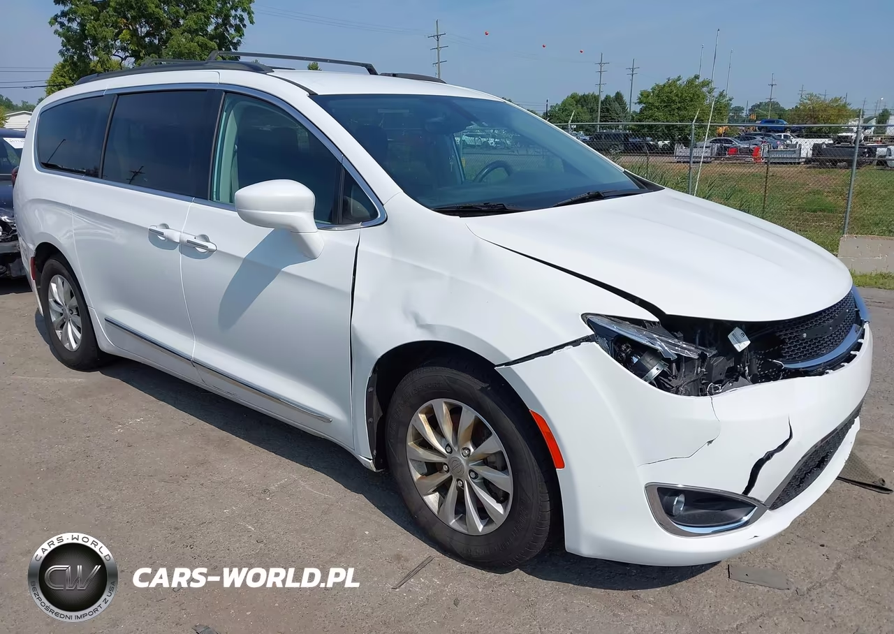 2017 Chrysler Pacifica Touring-L