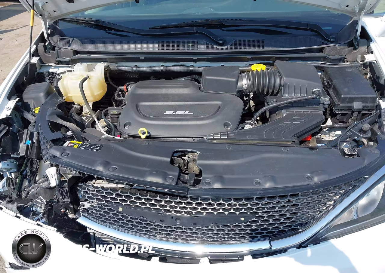 2017 Chrysler Pacifica Touring-L VIN:2C4RC1BG6HR520736 - 10