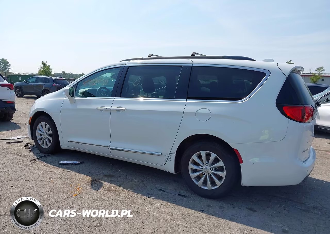 2017 Chrysler Pacifica Touring-L VIN:2C4RC1BG6HR520736 - 14