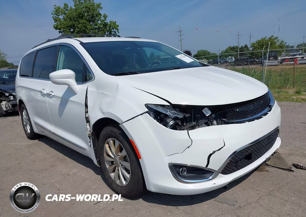 2017 Chrysler Pacifica Touring-L VIN:2C4RC1BG6HR520736 - 6