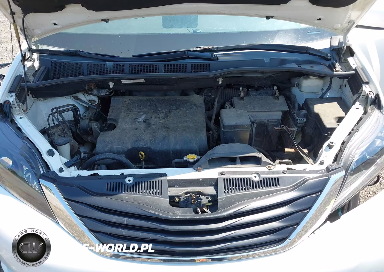 2011 Toyota Sienna Le V6 VIN:5TDKK3DC6BS004272 - 10