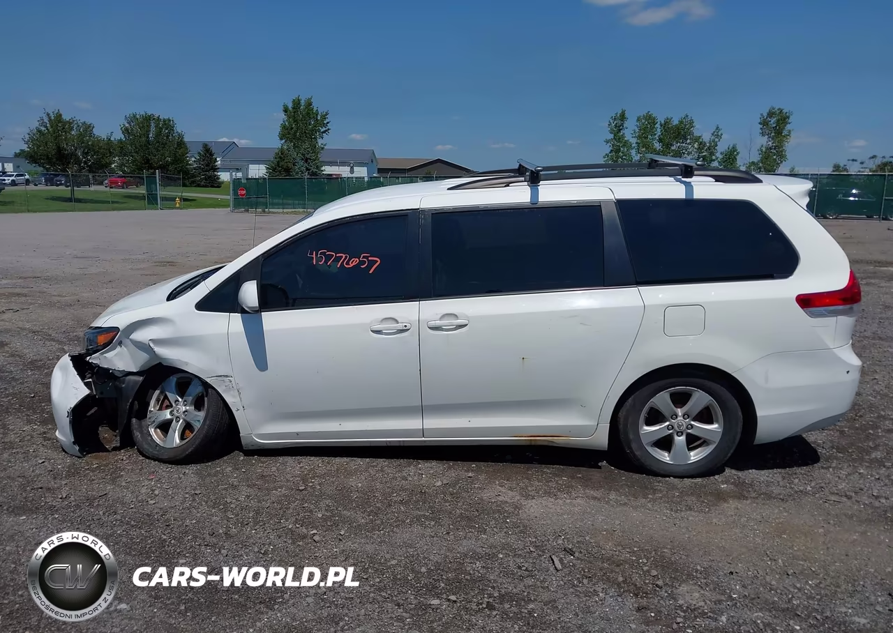 2011 Toyota Sienna Le V6 VIN:5TDKK3DC6BS004272 - 14