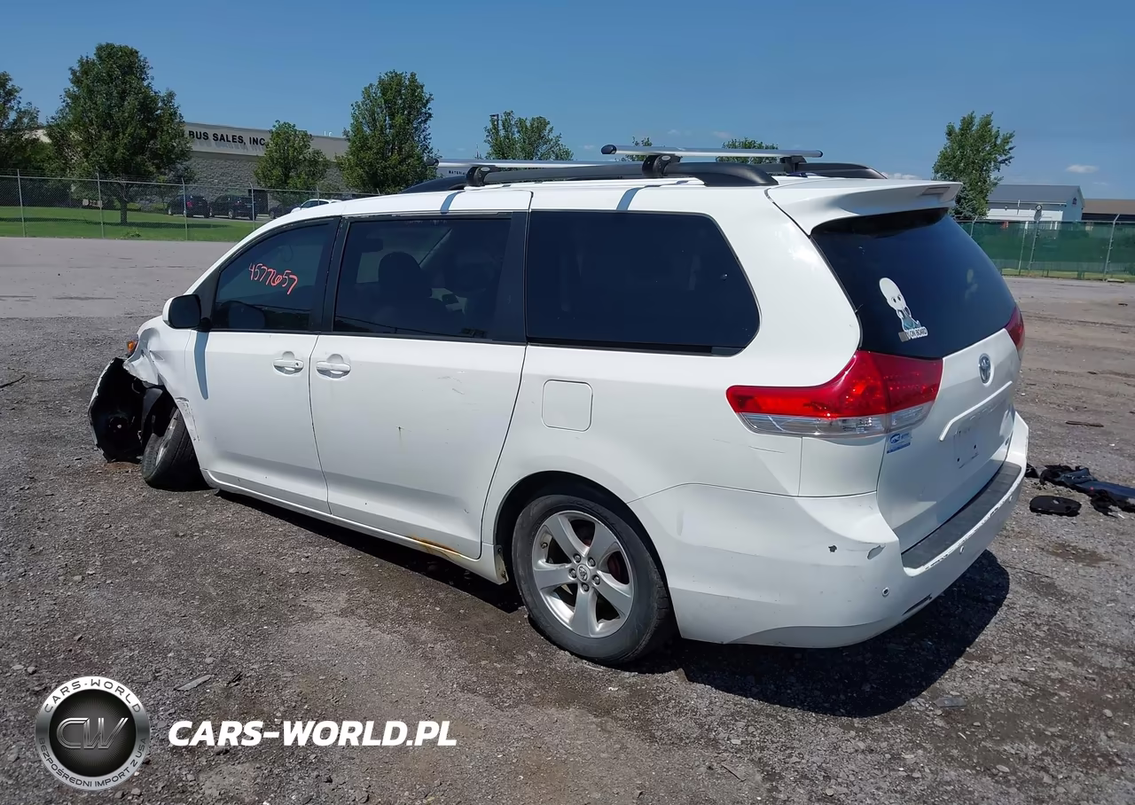 2011 Toyota Sienna Le V6 VIN:5TDKK3DC6BS004272 - 3