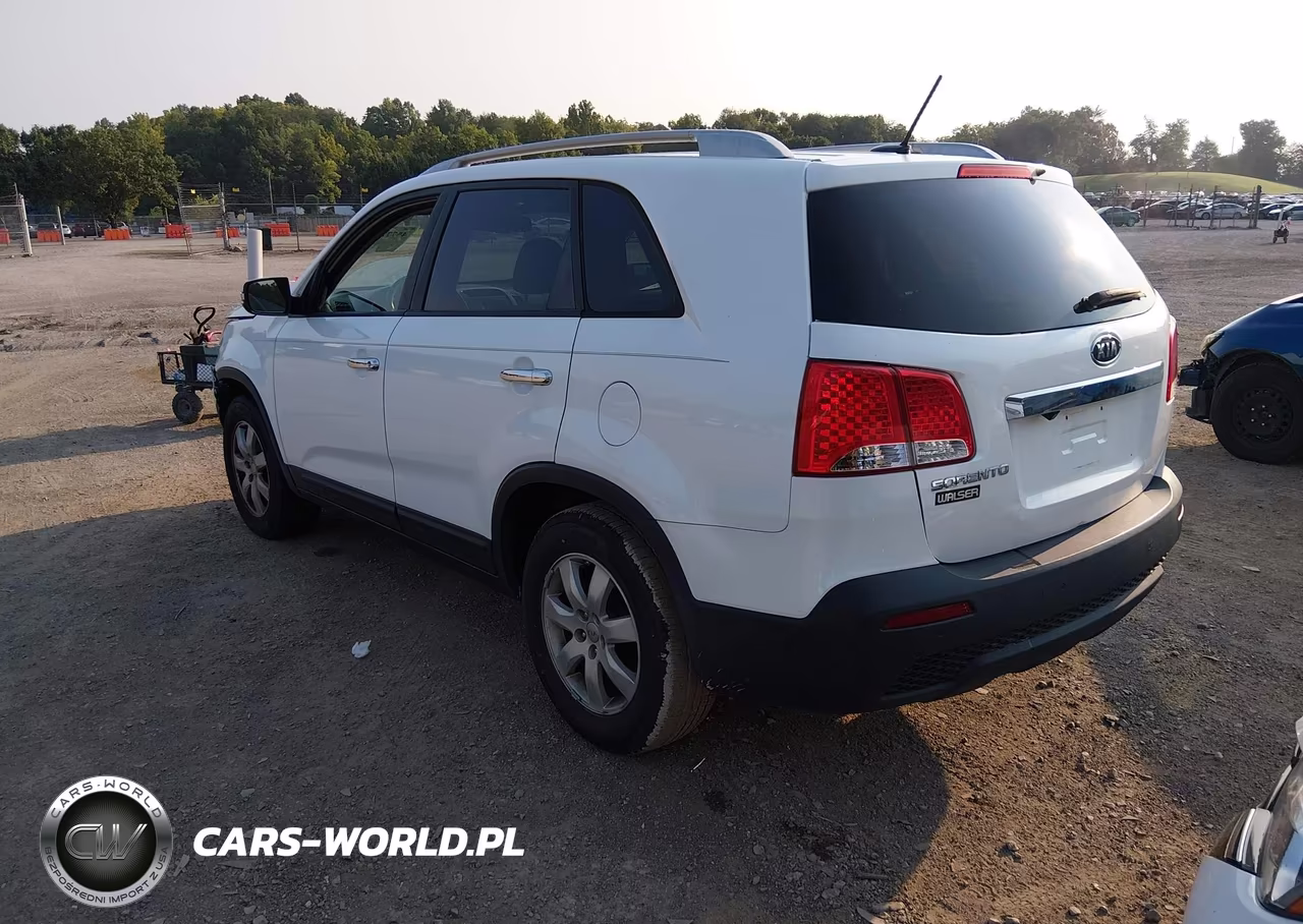 2013 Kia Sorento Lx VIN:5XYKT3A63DG384019 - 3