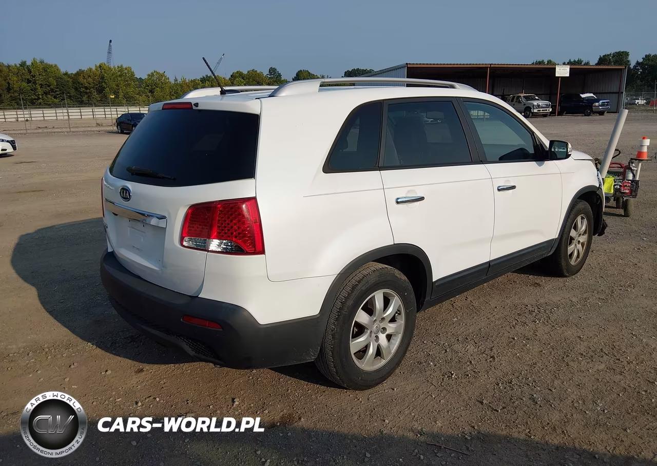 2013 Kia Sorento Lx VIN:5XYKT3A63DG384019 - 4