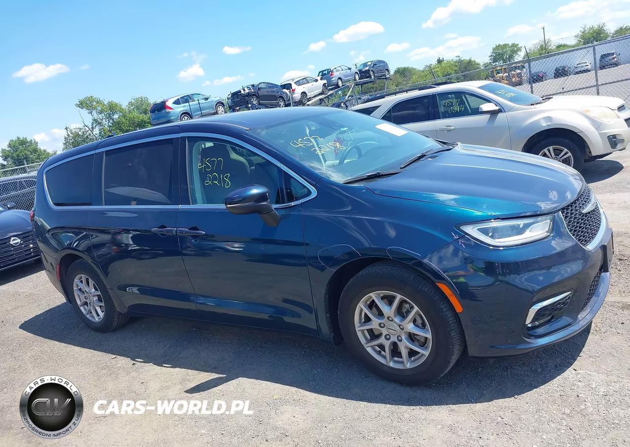 2023 Chrysler Pacifica Touring L VIN:2C4RC1BG8PR627771 - 13