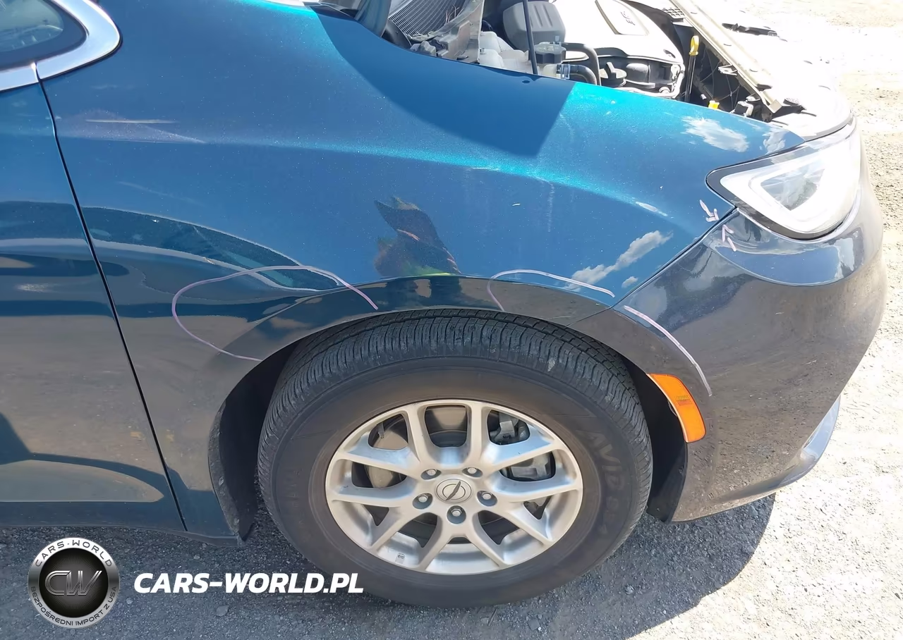 2023 Chrysler Pacifica Touring L VIN:2C4RC1BG8PR627771 - 18